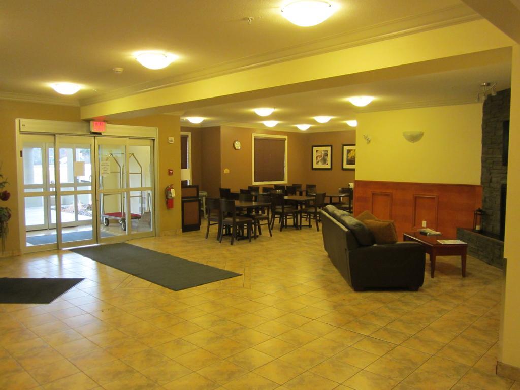 Trend Mountain Hotel & Conference Centre Tumbler Ridge エクステリア 写真