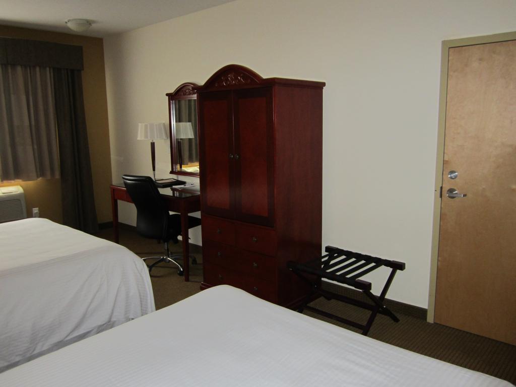 Trend Mountain Hotel & Conference Centre Tumbler Ridge エクステリア 写真
