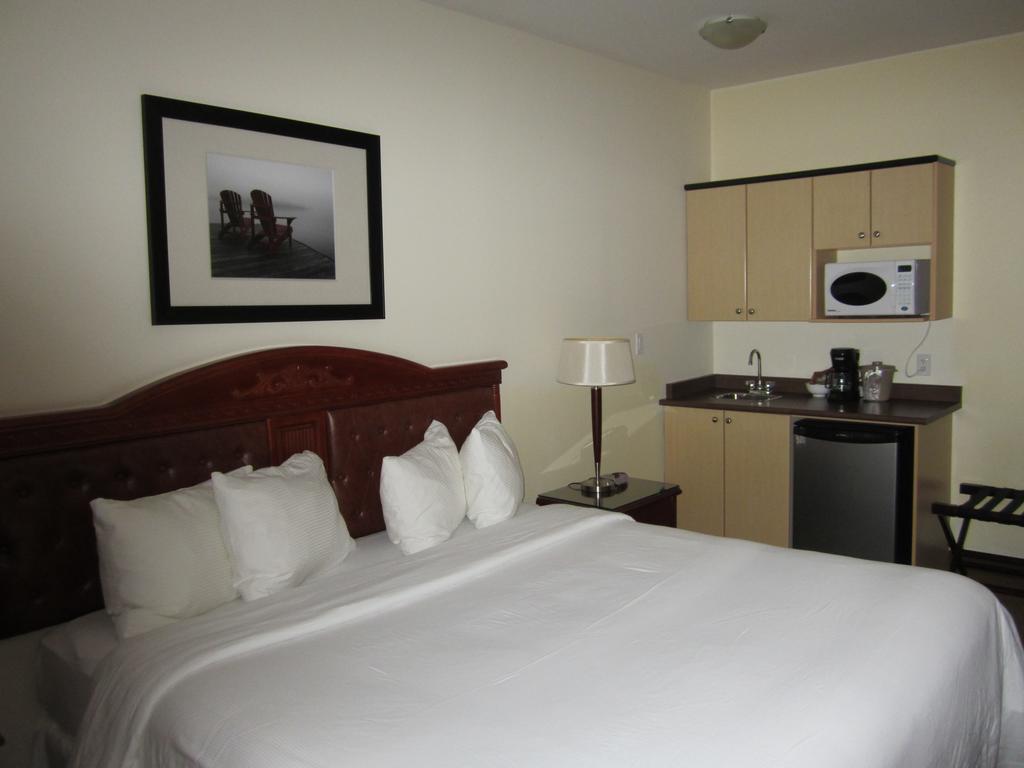 Trend Mountain Hotel & Conference Centre Tumbler Ridge エクステリア 写真