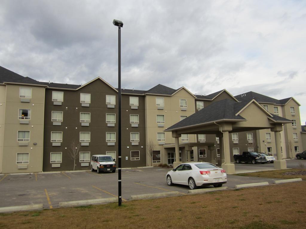 Trend Mountain Hotel & Conference Centre Tumbler Ridge エクステリア 写真
