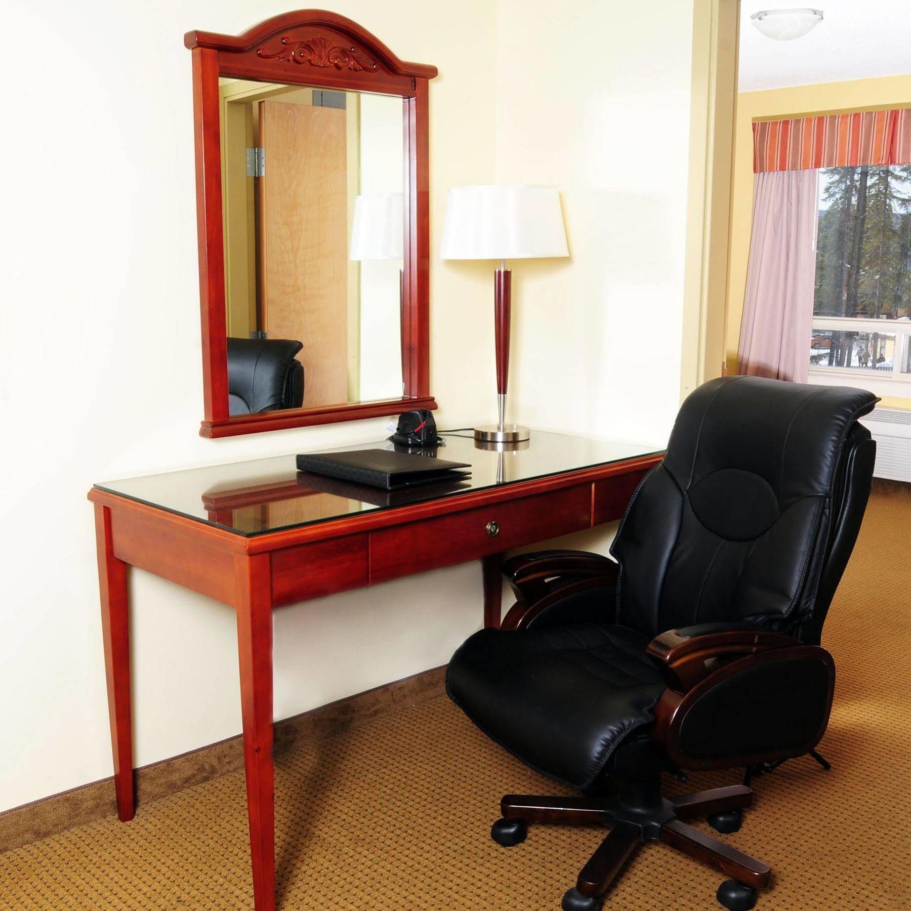 Trend Mountain Hotel & Conference Centre Tumbler Ridge エクステリア 写真