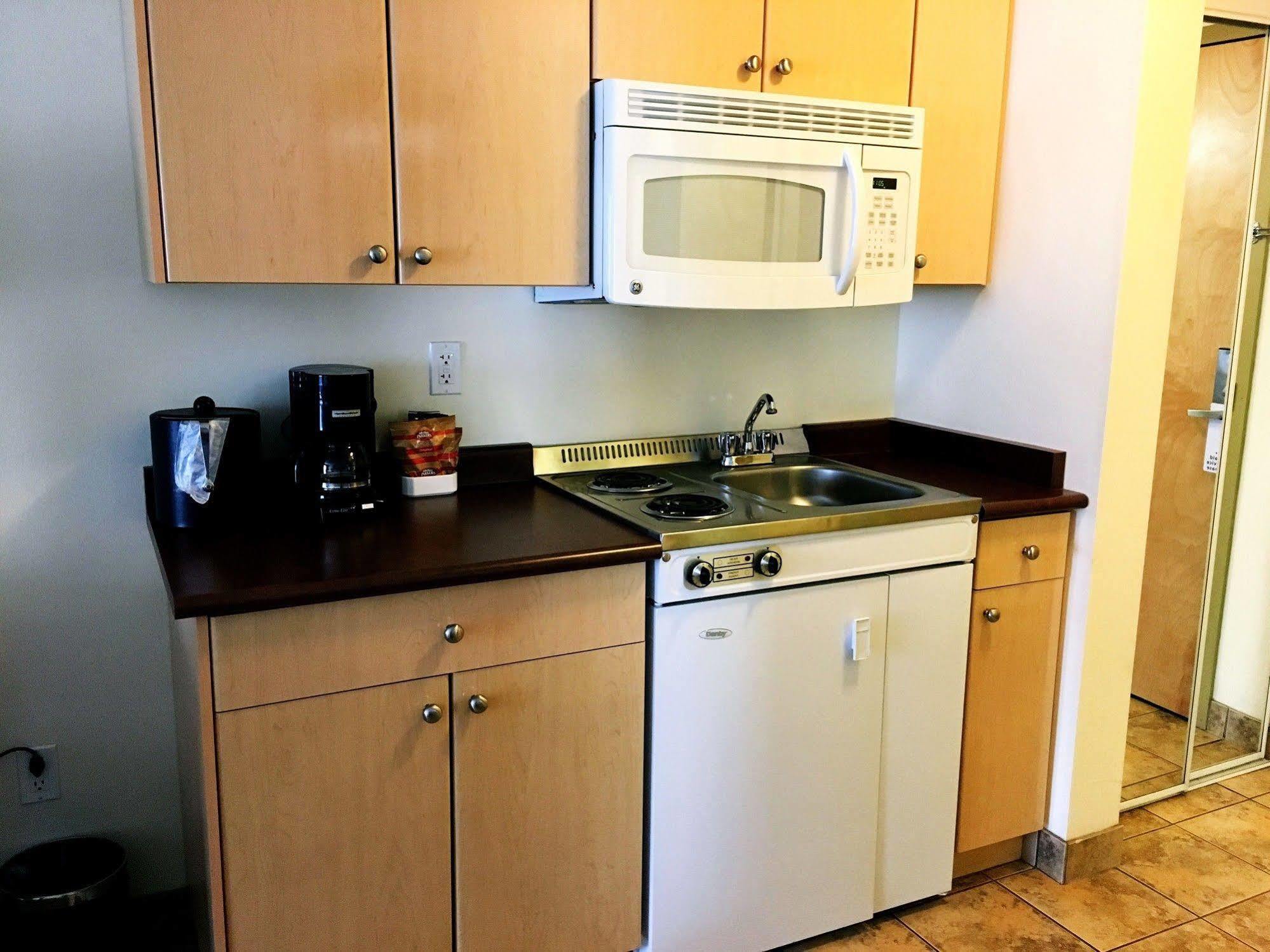 Trend Mountain Hotel & Conference Centre Tumbler Ridge エクステリア 写真